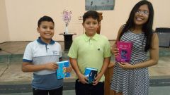 MCE Itacoatiara presenteia as crianças com exemplares da Bíblia